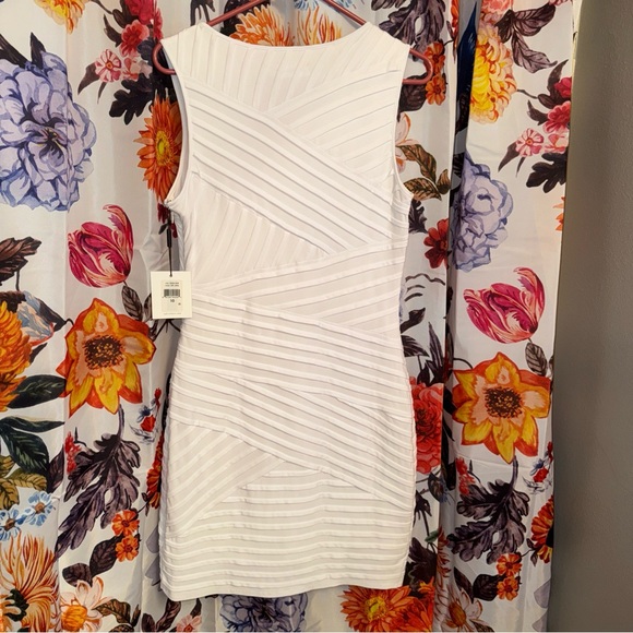 Calvin Klein Woman’s White Geometrical Dress NWT - Picture 2 of 7